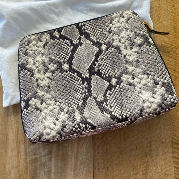 India Hicks Snakeskin clutch in ECU - Picture 10 of 13